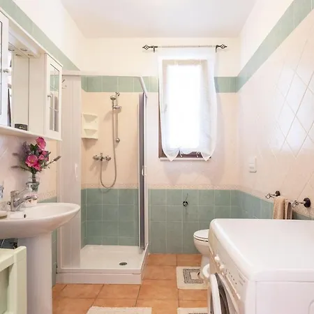 Stracca Con Ampio Spazio Esterno * Capilungo